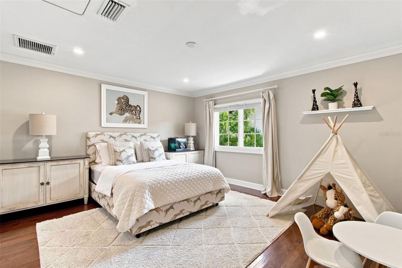 4537 W Swann Avenue, Tampa, FL 33609 Photo