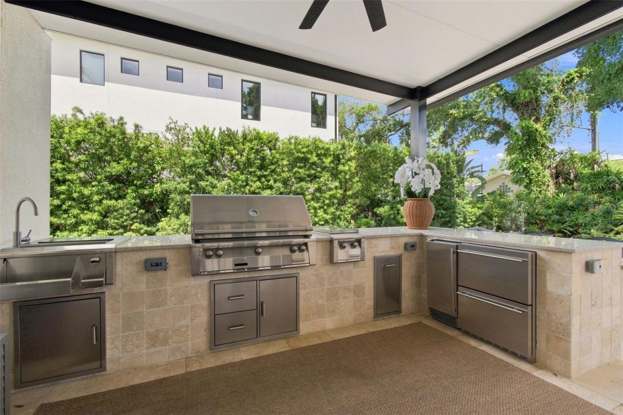 4537 W Swann Avenue, Tampa, FL 33609 Photo