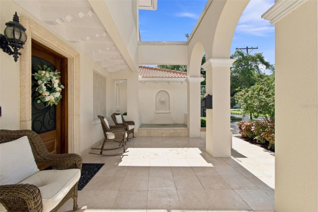 4537 W Swann Avenue, Tampa, FL 33609 Photo