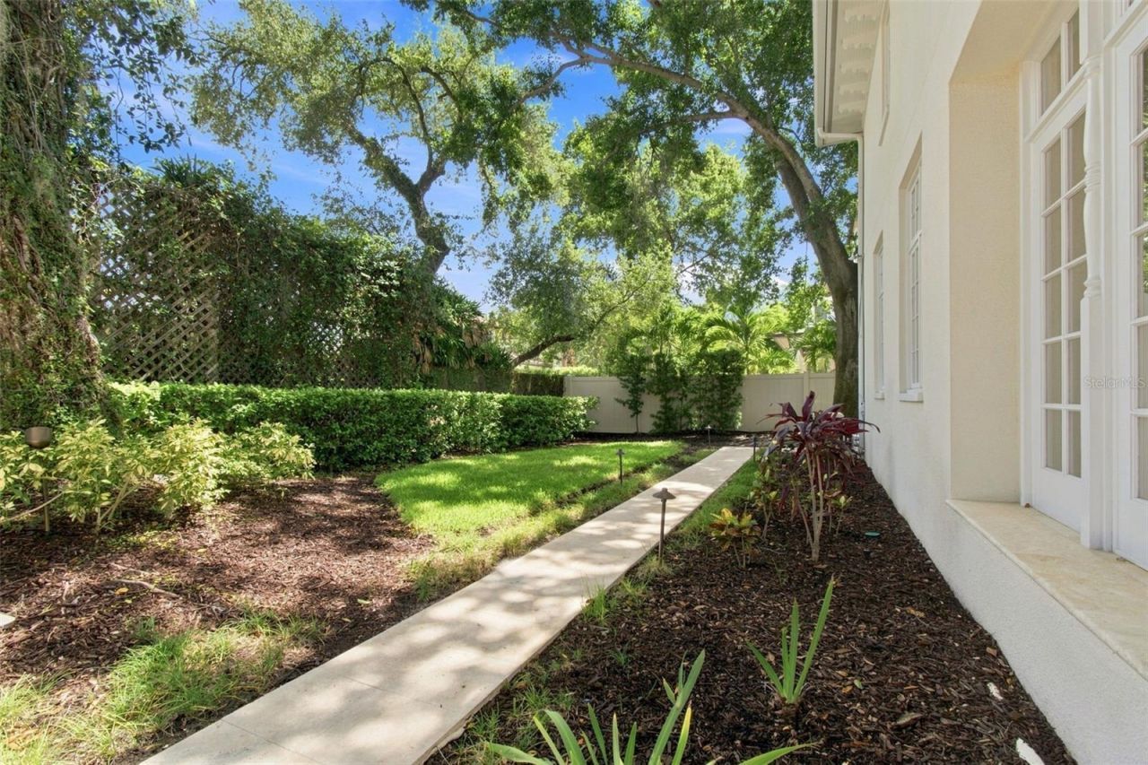 4537 W Swann Avenue, Tampa, FL 33609 Photo