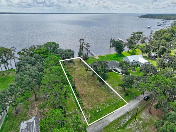 100 SANDRA LANE , CRESCENT CITY, FL 32112