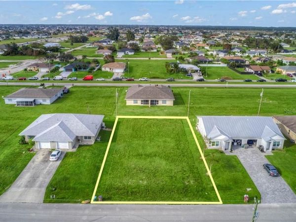 833 NE 15TH LANE , CAPE CORAL, FL 33909