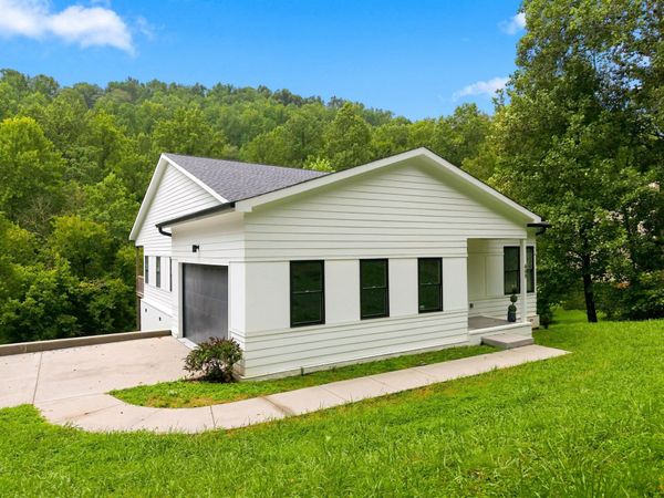 605 Harbor Dr , Lancaster, TN 38569