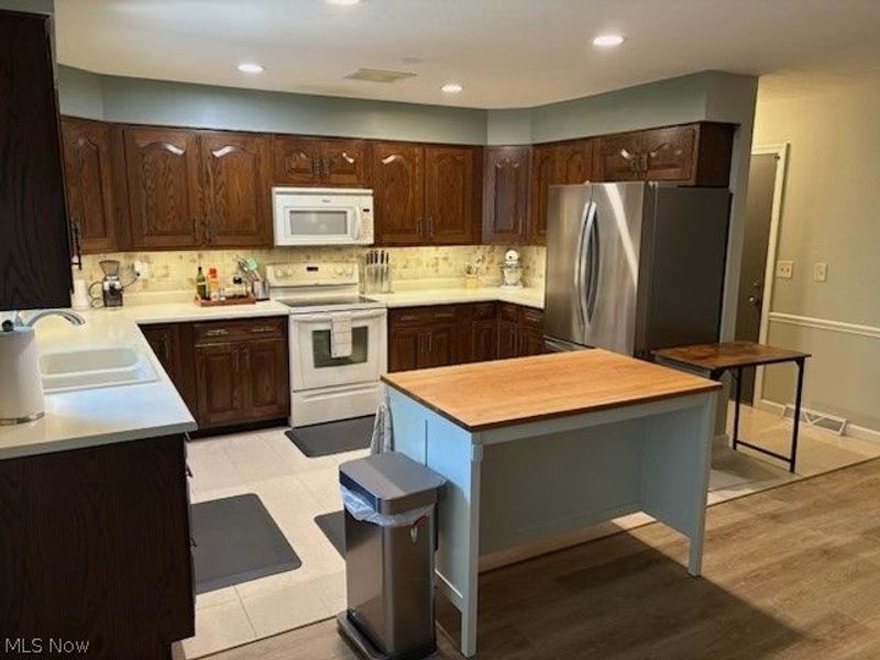3986 April Drive, Uniontown, OH 44685 Photo 15