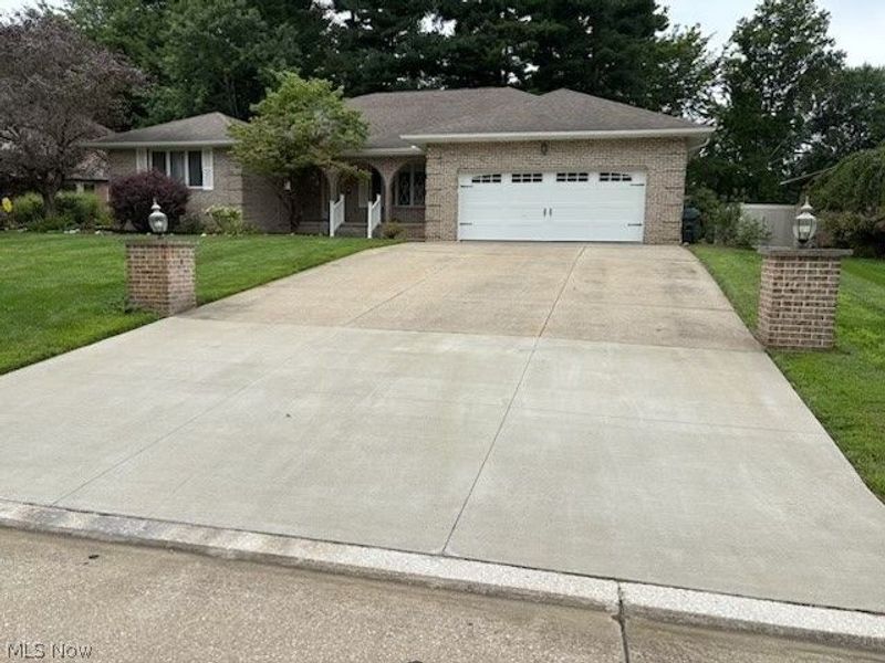 3986 April Drive, Uniontown, OH 44685 Photo 3