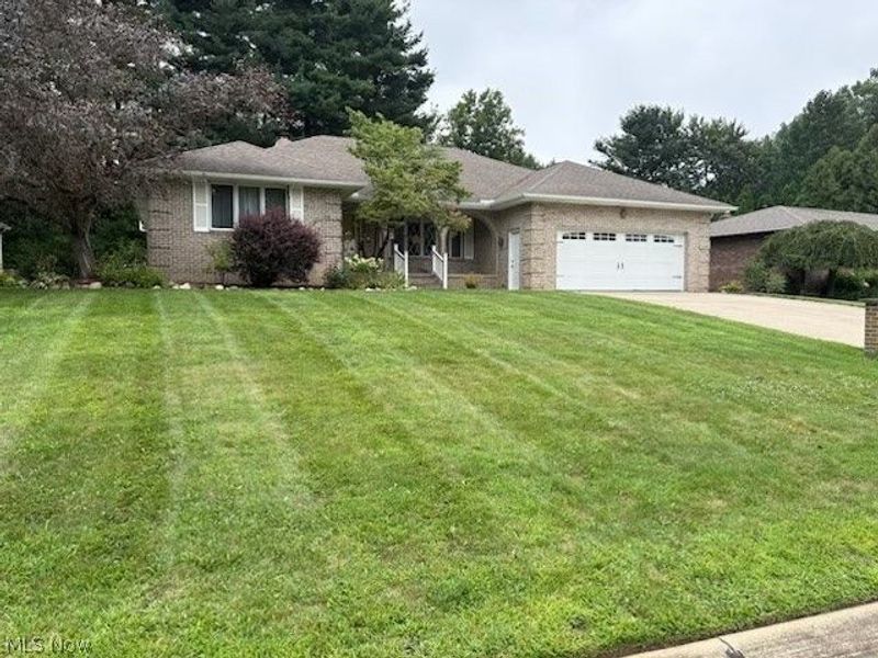 3986 April Drive, Uniontown, OH 44685 Photo 4