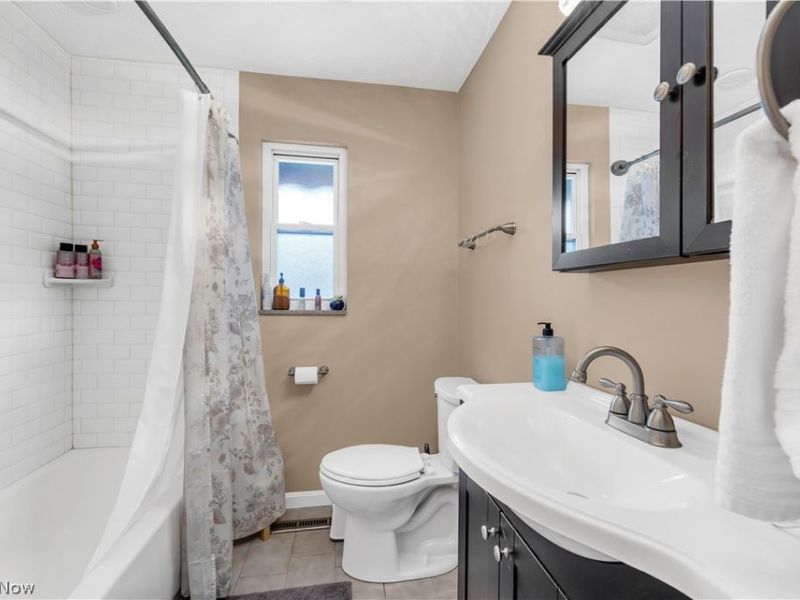 7611 Wainstead Drive, Parma, OH 44129 Photo 12