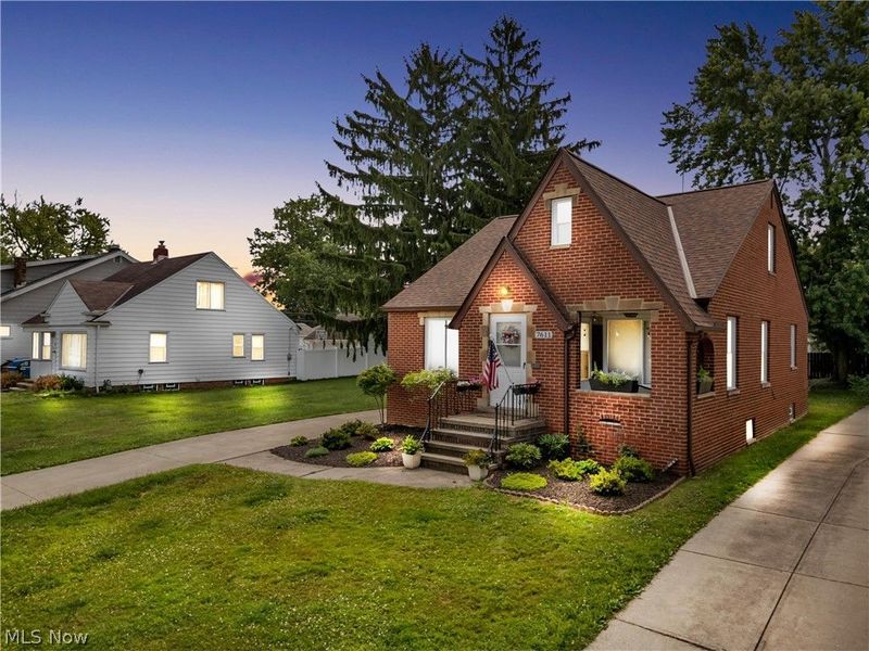 7611 Wainstead Drive, Parma, OH 44129 Photo 2