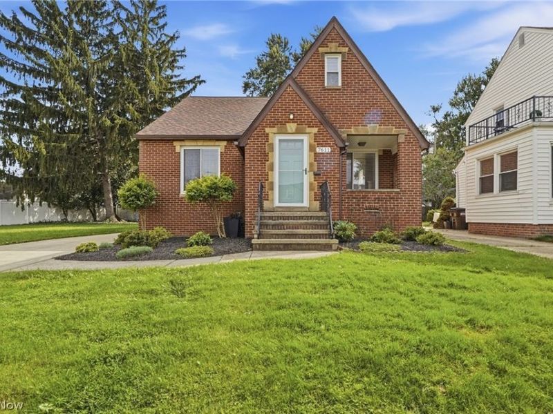 7611 Wainstead Drive, Parma, OH 44129 Photo 3