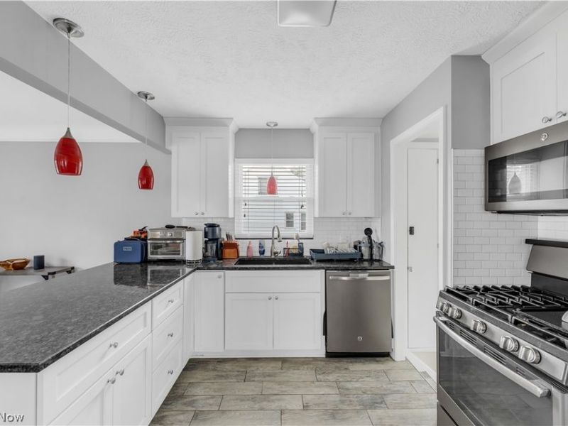 7611 Wainstead Drive, Parma, OH 44129 Photo 8