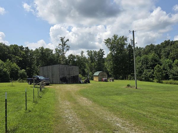 381 Grapevine Rd, Crossville, TN 38572
