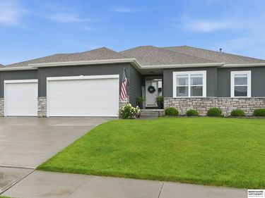 9716 Osprey Lane, Papillion, NE 68046