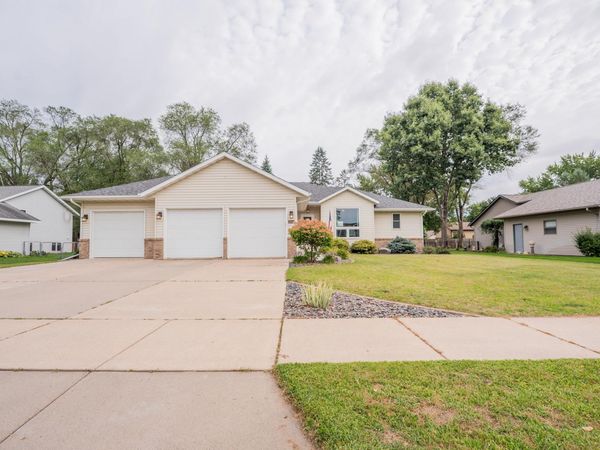 1704 Sierra Drive S, Eau Claire, WI 54701