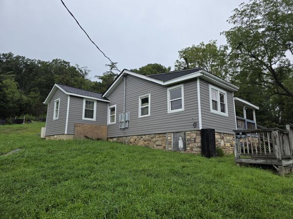 6827 Blacksburg RD , Catawba, VA 24070