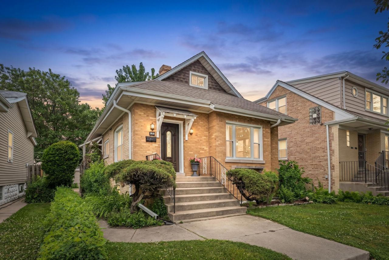 5830 N Nagle Avenue, Chicago, IL 60646 Main Photo