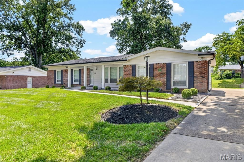 408 Algonquin Drive, Ballwin, MO 63011 Main Photo