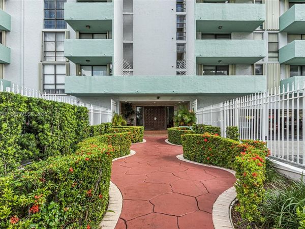 1825 W 44th Pl , Unit 509, Hialeah, FL 33012