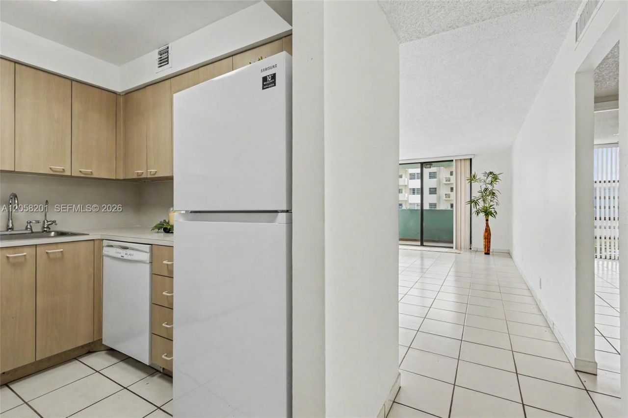 1825 W 44th Pl , Unit 509, Hialeah, FL 33012 Photo