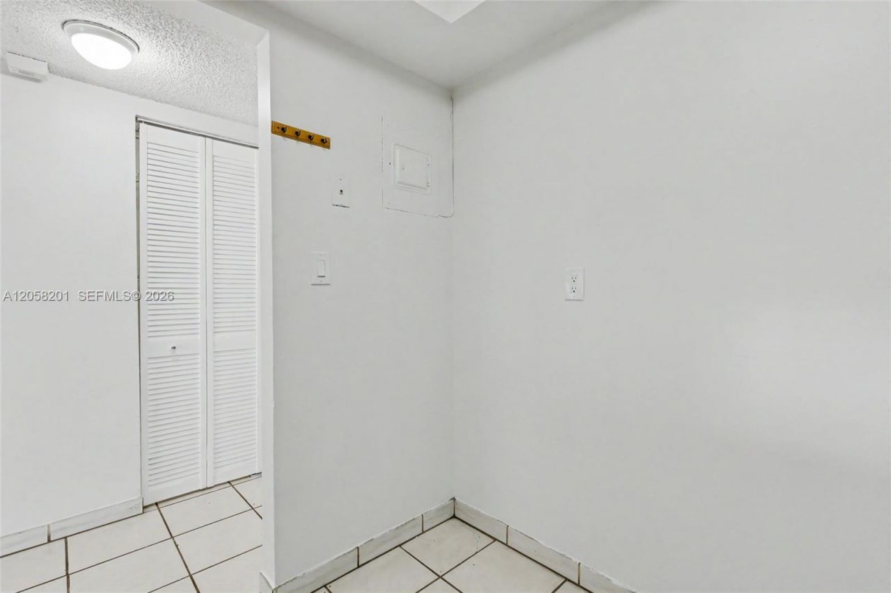1825 W 44th Pl , Unit 509, Hialeah, FL 33012 Photo