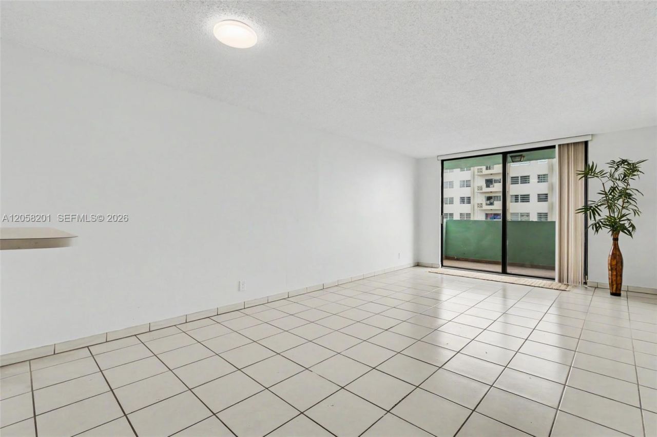 1825 W 44th Pl , Unit 509, Hialeah, FL 33012 Photo