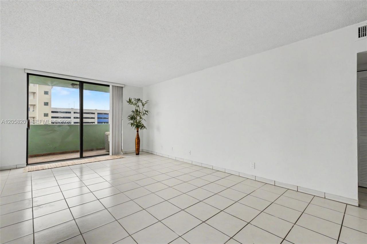 1825 W 44th Pl , Unit 509, Hialeah, FL 33012 Photo