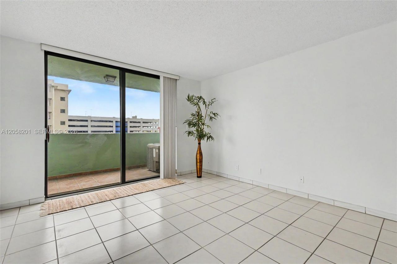 1825 W 44th Pl , Unit 509, Hialeah, FL 33012 Photo