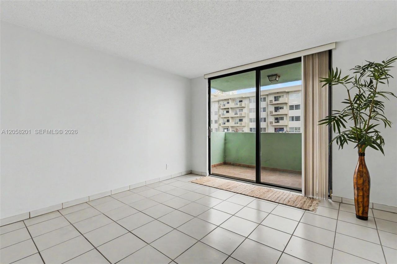 1825 W 44th Pl , Unit 509, Hialeah, FL 33012 Photo