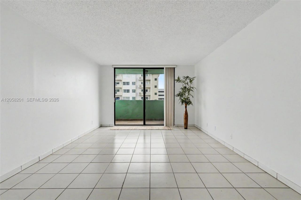 1825 W 44th Pl , Unit 509, Hialeah, FL 33012 Photo