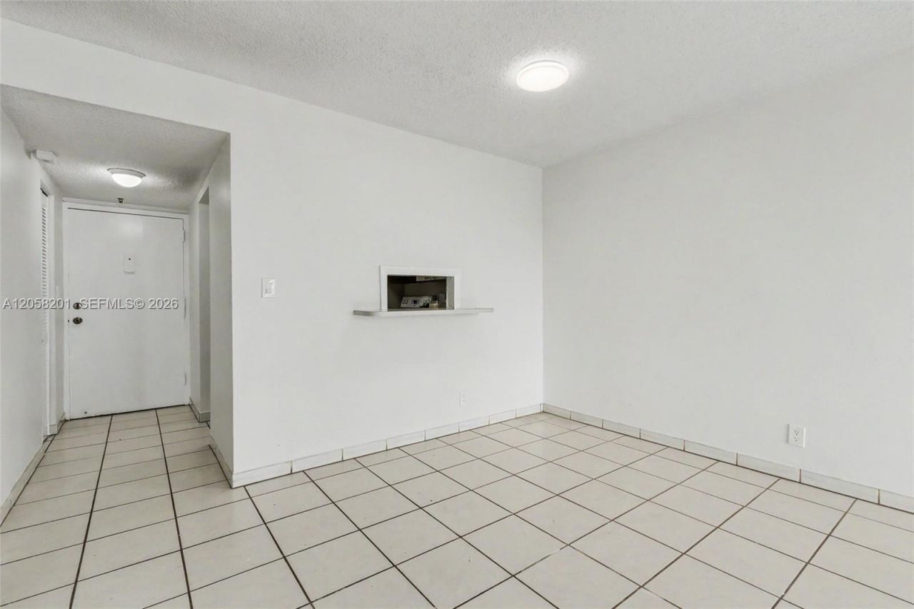1825 W 44th Pl , Unit 509, Hialeah, FL 33012 Photo