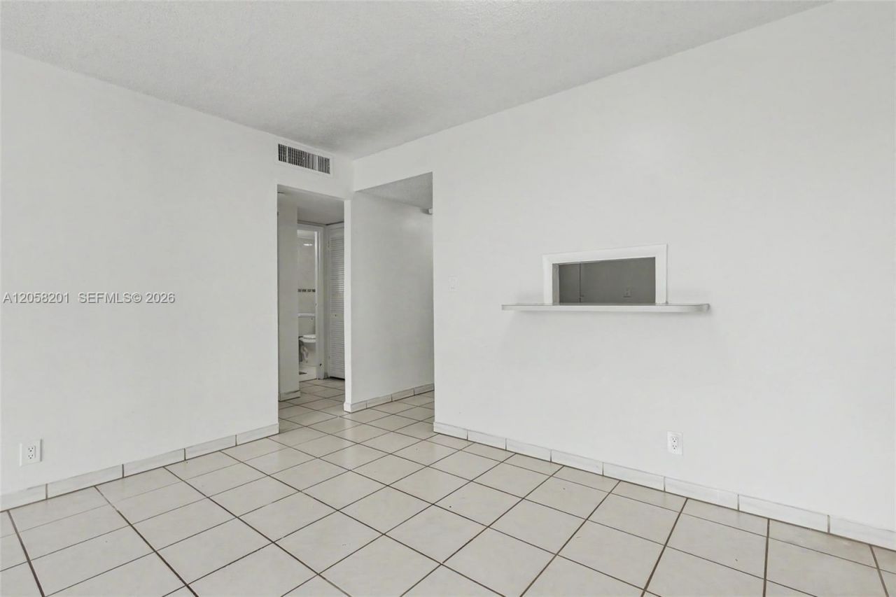 1825 W 44th Pl , Unit 509, Hialeah, FL 33012 Photo