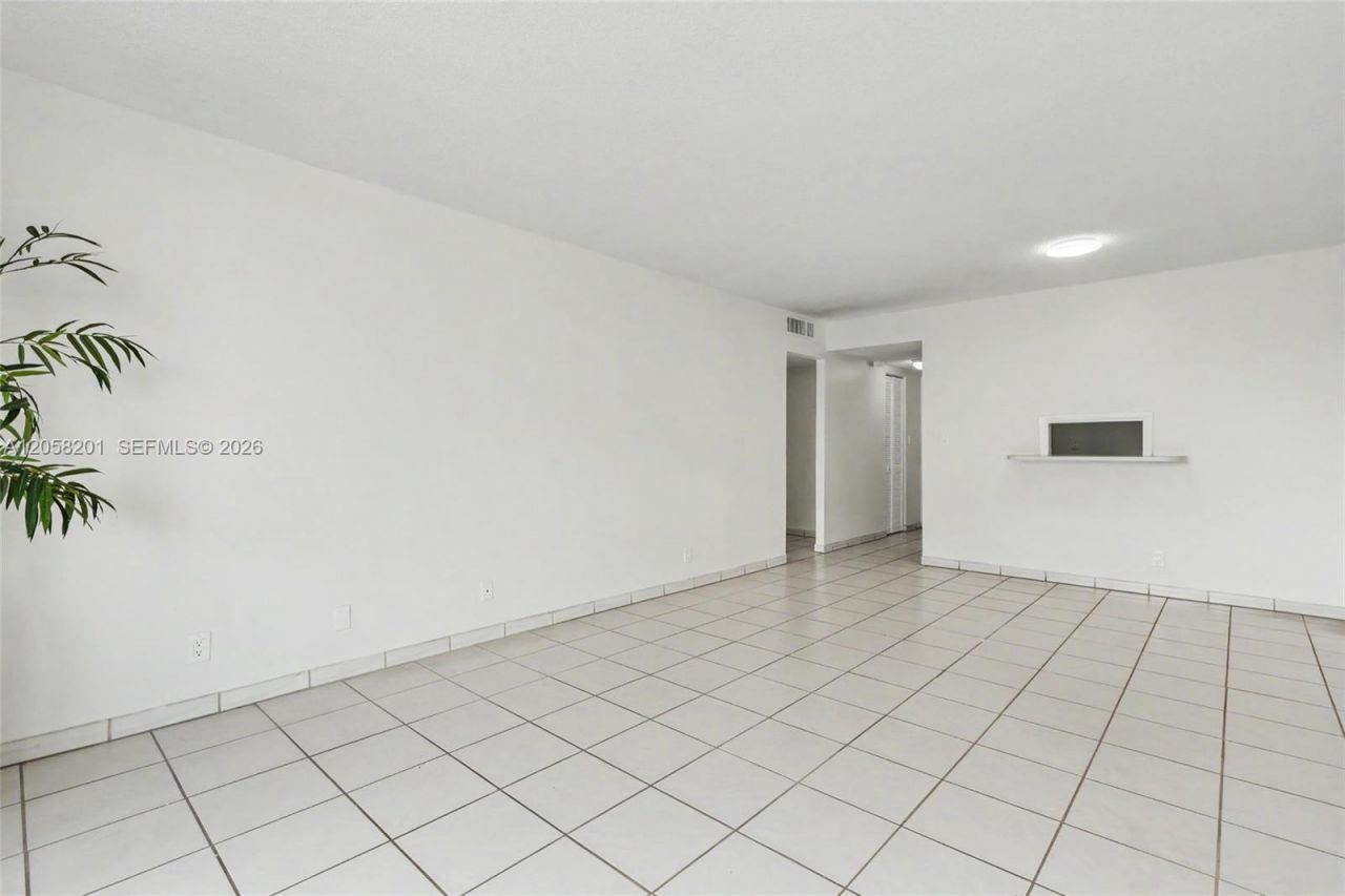 1825 W 44th Pl , Unit 509, Hialeah, FL 33012 Photo