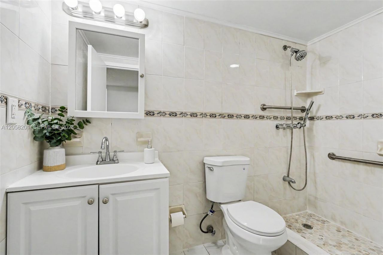 1825 W 44th Pl , Unit 509, Hialeah, FL 33012 Photo