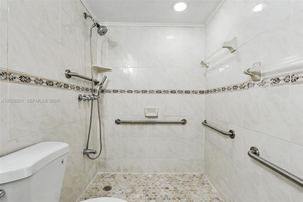 1825 W 44th Pl , Unit 509, Hialeah, FL 33012 Photo