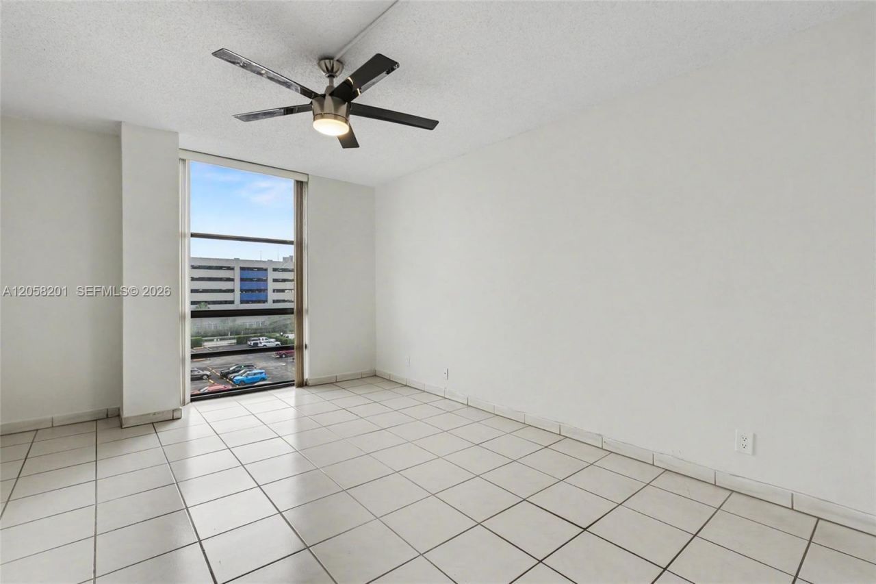 1825 W 44th Pl , Unit 509, Hialeah, FL 33012 Photo