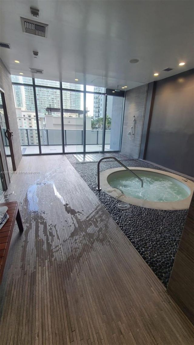 45 SW 9th St , Unit 1503, Miami, FL 33130 Photo