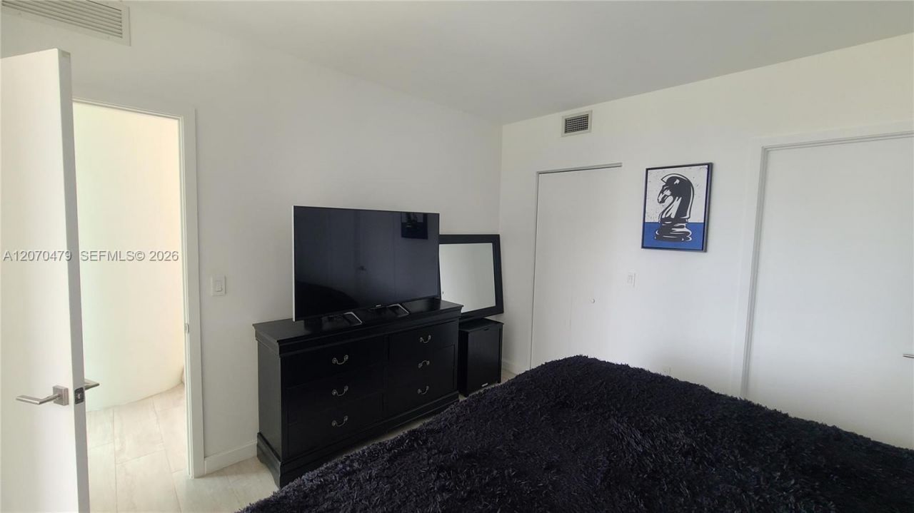 45 SW 9th St , Unit 1503, Miami, FL 33130 Photo