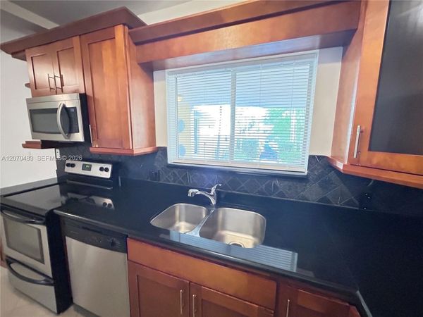 2880 Pine Tree Dr , Unit 3, Miami Beach, FL 33140