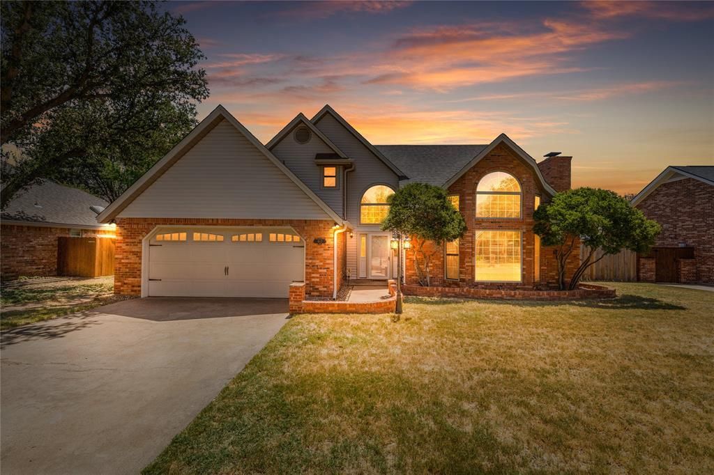 817 Arapaho Drive, Burkburnett, TX 76354 Main Photo