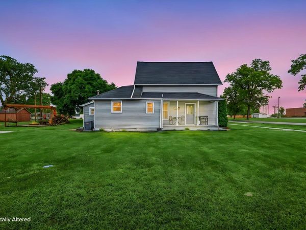 607 E Walnut Street, Chalmers, IN 47929