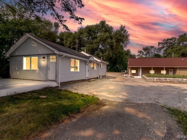 2510 Lakeside Drive, Highland Township, Mi 48356