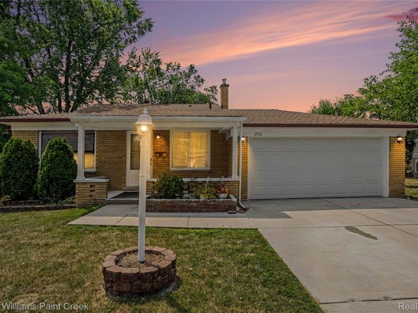 2918 Saratoga Drive, Troy, Mi 48083
