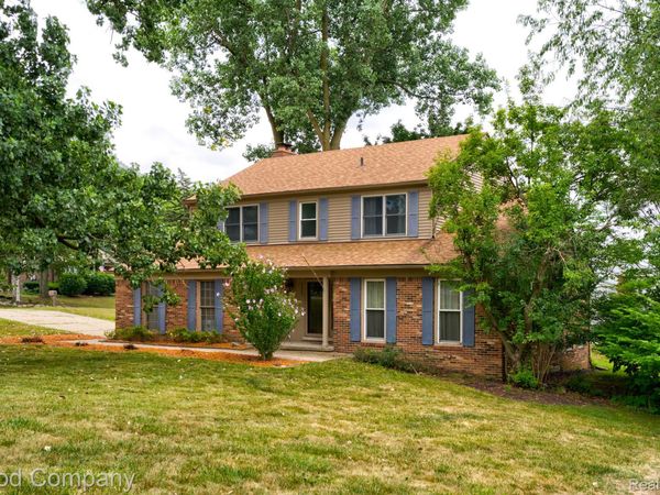 35868 Smithfield Court , Farmington, Mi 48335