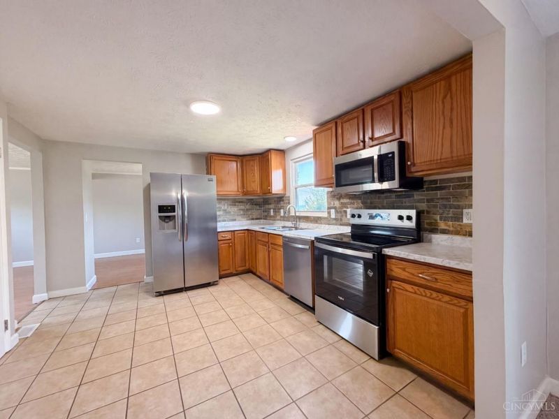 2838 Saturn Drive, Fairfield, OH 45014 Photo 2