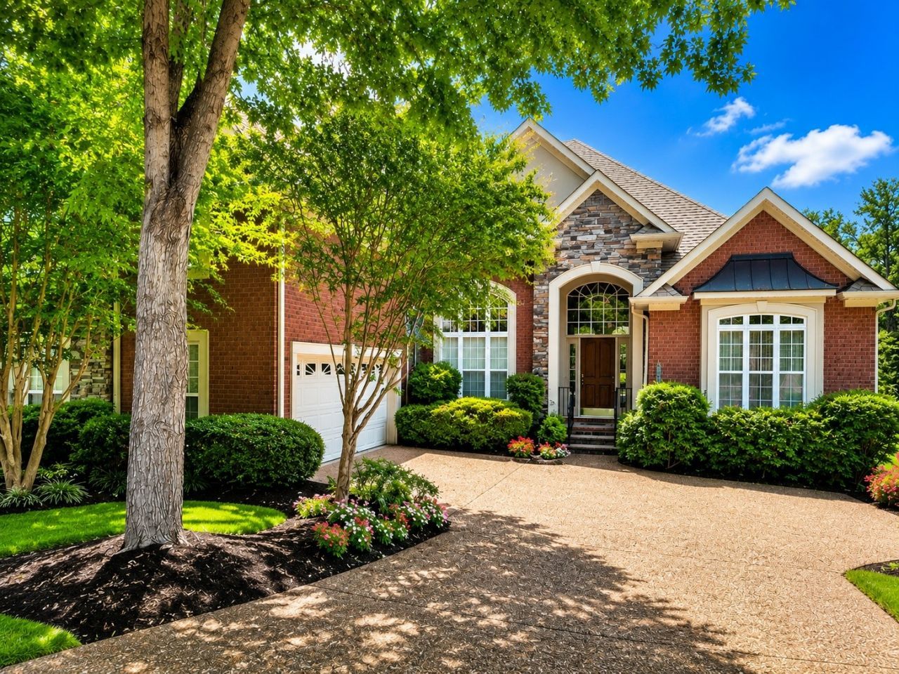 1002 Golf Club Ln E, Hendersonville, TN 37075 Main Photo