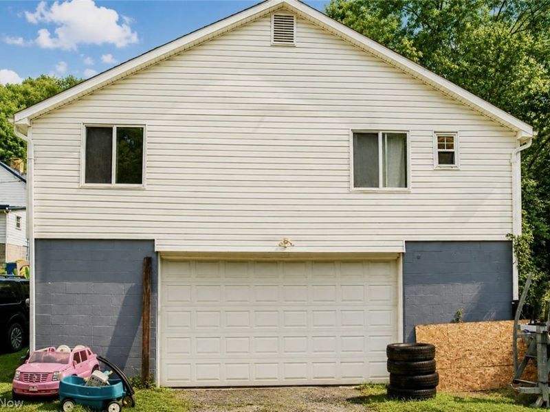 600 Marshall Turrin Drive SE, New Philadelphia, OH 44663 Photo 2