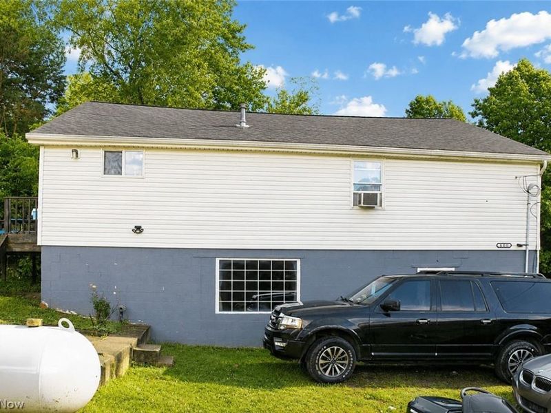 600 Marshall Turrin Drive SE, New Philadelphia, OH 44663 Photo 4