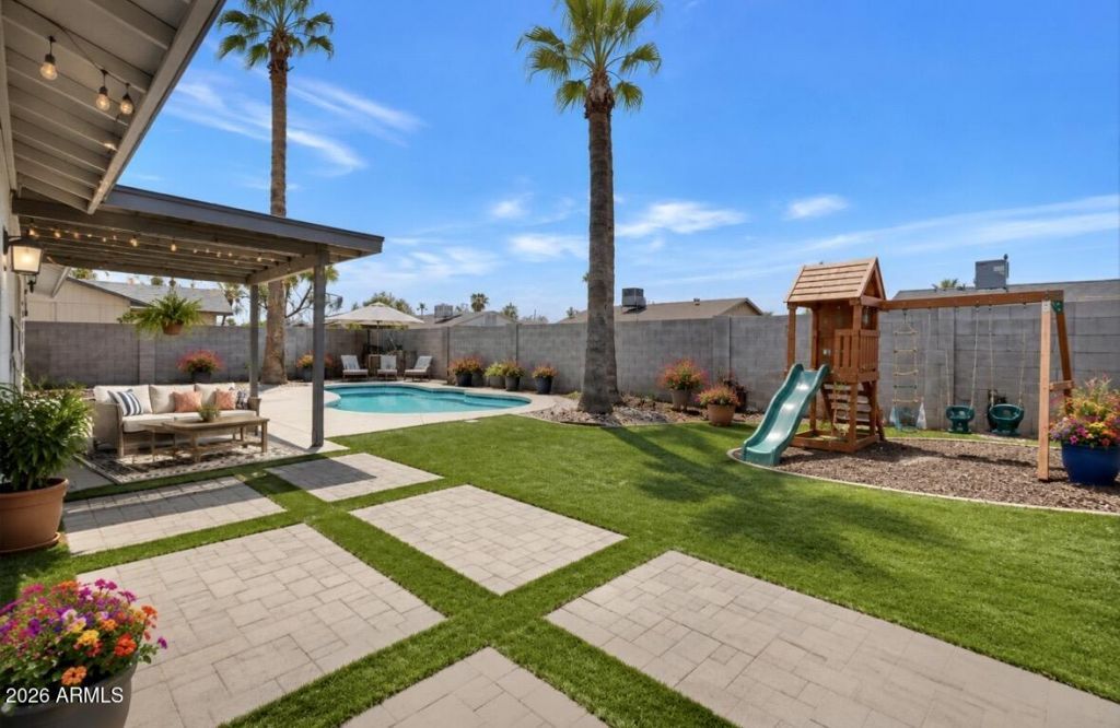 911 W Loughlin Drive, Chandler, AZ 85225 Main Photo