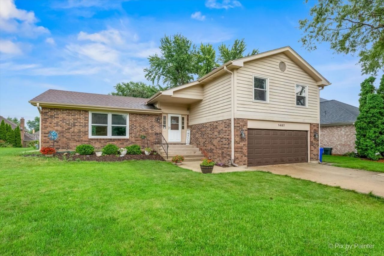 1487 Castlewood Drive, Wheaton, IL 60189 Main Photo