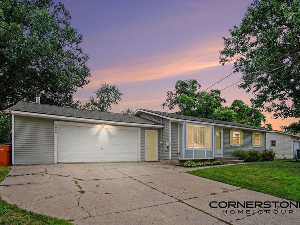 5098 Wallingford Drive NW, Comstock Park, MI 49321