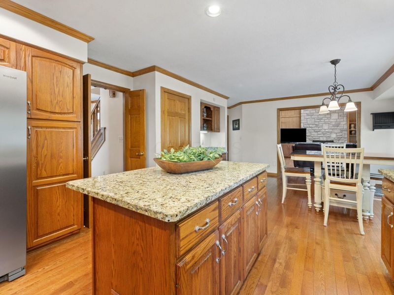 688 Southbluff Drive , Westerville, OH 43082 Photo 4